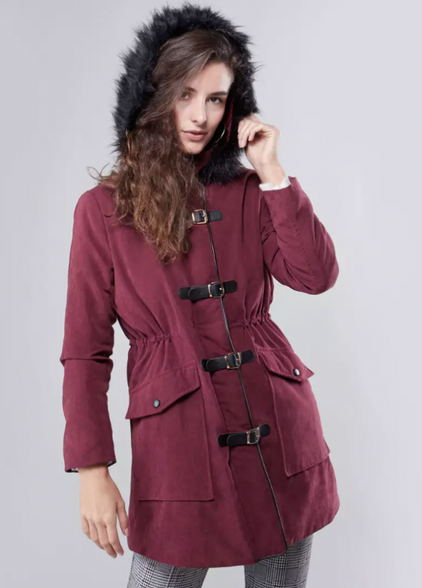 Jaket parka dengan detail kantong besar